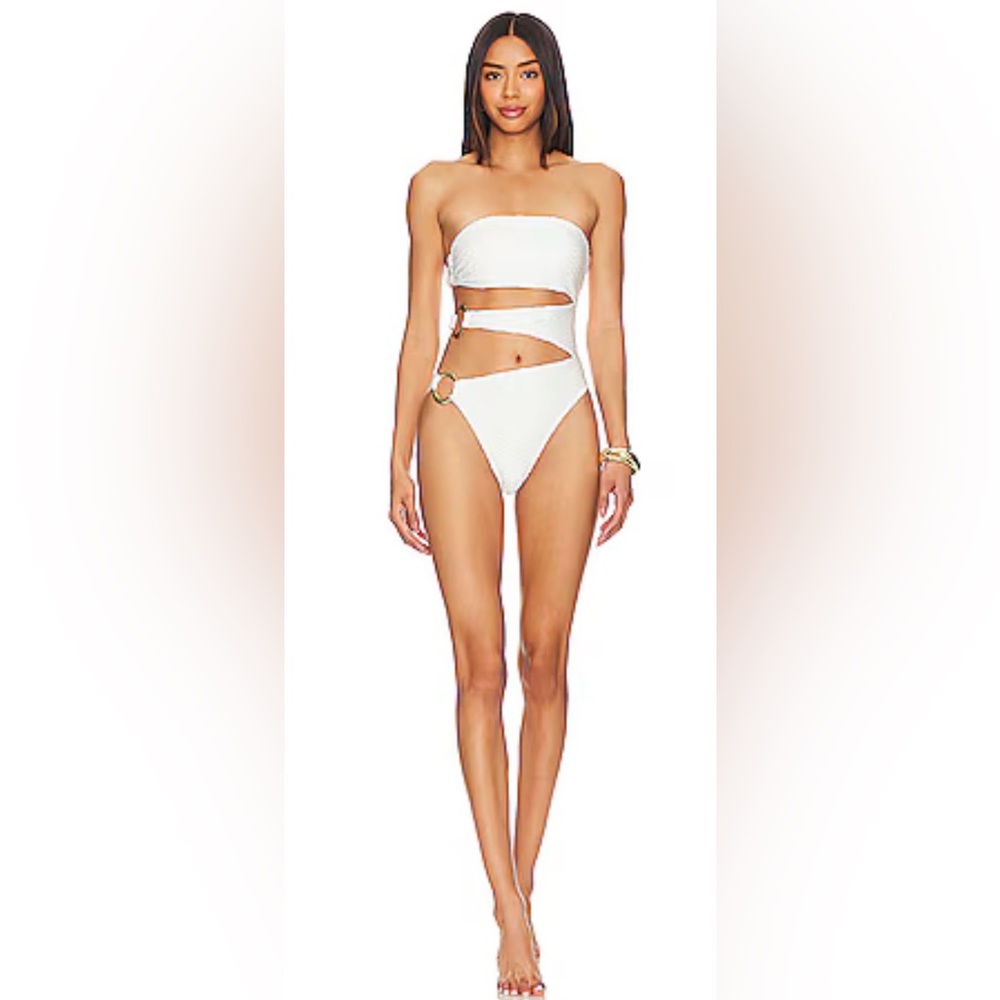Nwt Revolve Gigi C SAMI Cutout One Piece Swimsuit
US Size Medium M